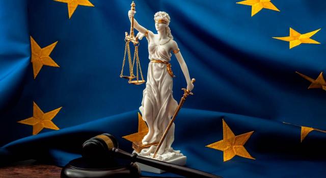El TGUE a partir del 1 de octubre de 2024 conocerá de las cuestiones prejudiciales en materia de IVA, IIEE, código aduanero y clasificación arancelaria. Imagen de la Justicia y elementos, balanza o mazo judicial