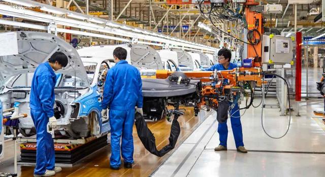 Plan de Impulso a la industria de la automoción Plan de Impulso a la industria de la automoción. Cadena de montaje de vehículos